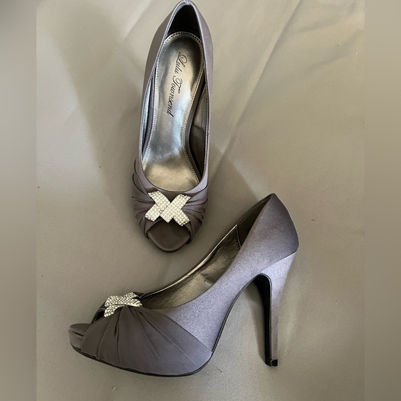 Lulu Townsend Elegant Gray Peep-Toe Heels 7 - Picture 1 of 5